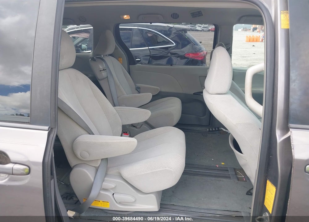 2014 TOYOTA SIENNA LE V6 8 PASSENGER VIN: 5TDKK3DC5ES418079