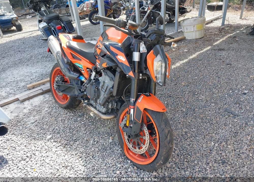 2022 KTM 890 DUKE R VIN: VBKTU9405NM842427