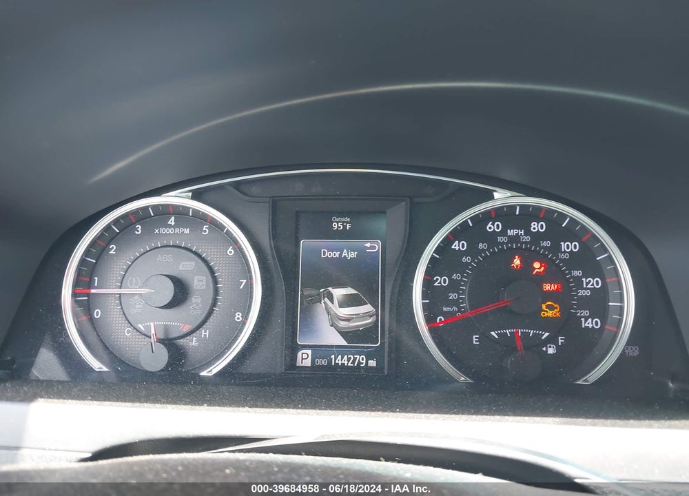 2015 TOYOTA CAMRY SE VIN: 4T1BF1FK8FU076715