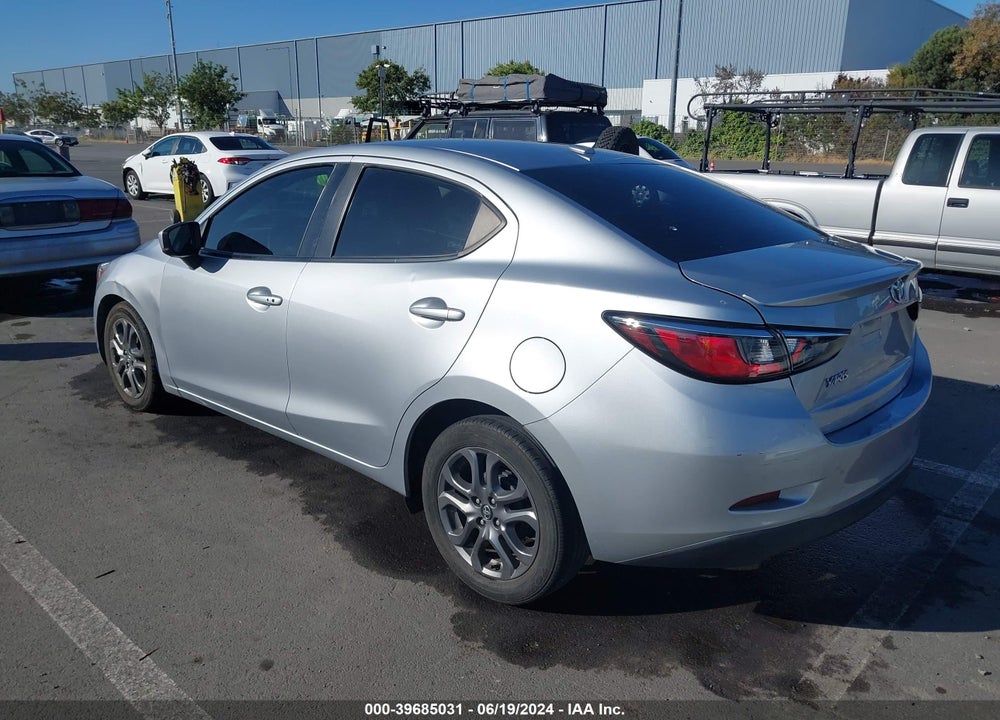 2019 TOYOTA YARIS LE VIN: 3MYDLBYV5KY502582