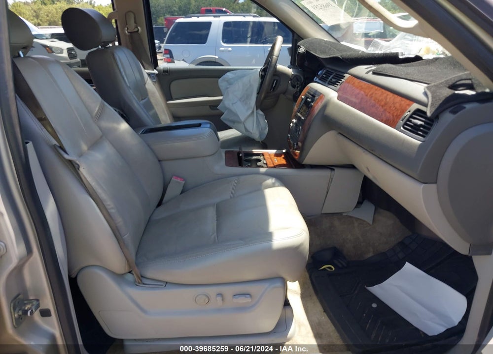 2008 CHEVROLET TAHOE LTZ VIN: 1GNFC13068R139017