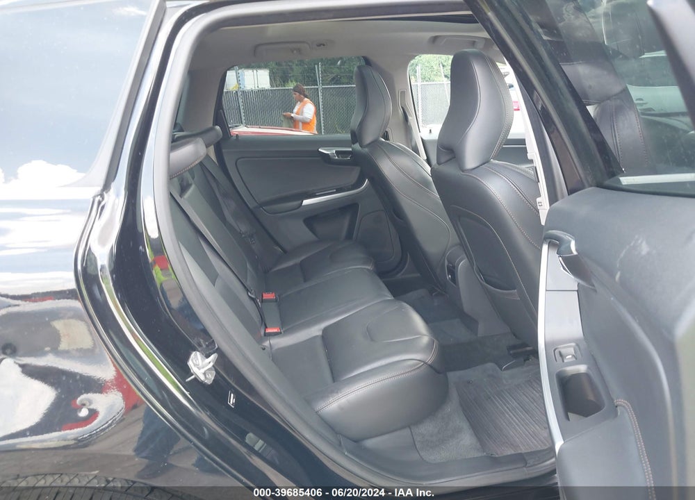 2017 VOLVO XC60 T6 DYNAMIC VIN: YV449MRR4H2039008