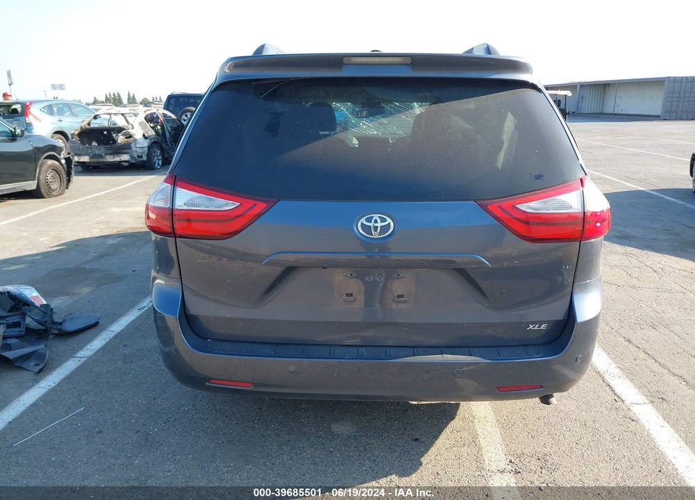 2016 TOYOTA SIENNA XLE 8 PASSENGER VIN: 5TDYK3DC4GS731833