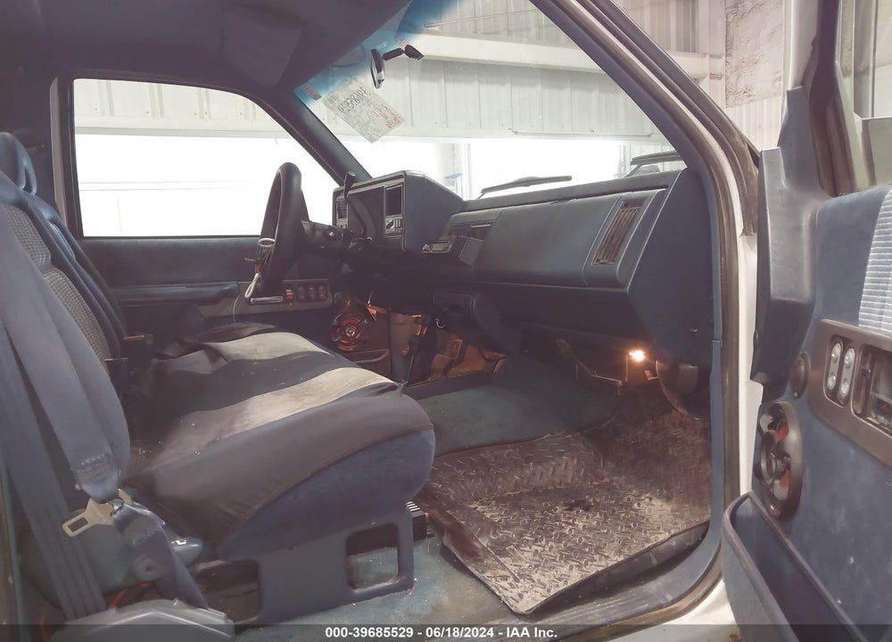 1993 CHEVROLET GMT-400 K1500 VIN: 1GCEK14K6PZ258109