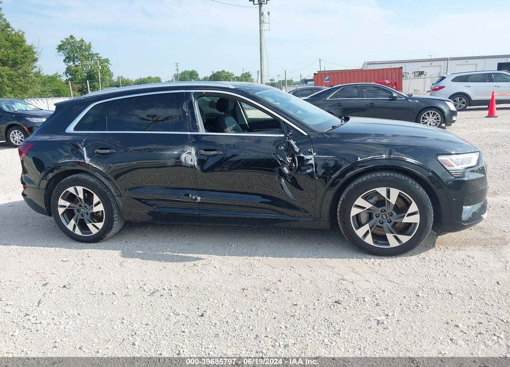 2021 AUDI E-TRON PREMIUM PLUS QUATTRO VIN: WA1LAAGE6MB011400