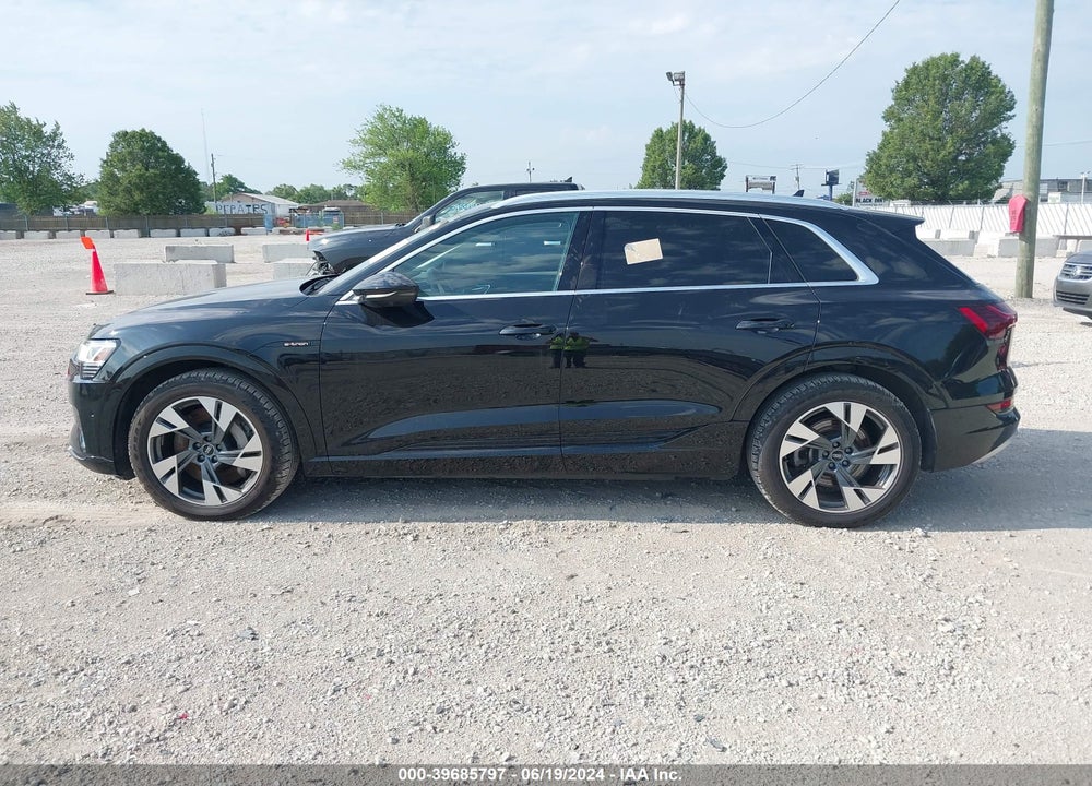 2021 AUDI E-TRON PREMIUM PLUS QUATTRO VIN: WA1LAAGE6MB011400