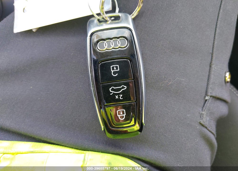 2021 AUDI E-TRON PREMIUM PLUS QUATTRO VIN: WA1LAAGE6MB011400