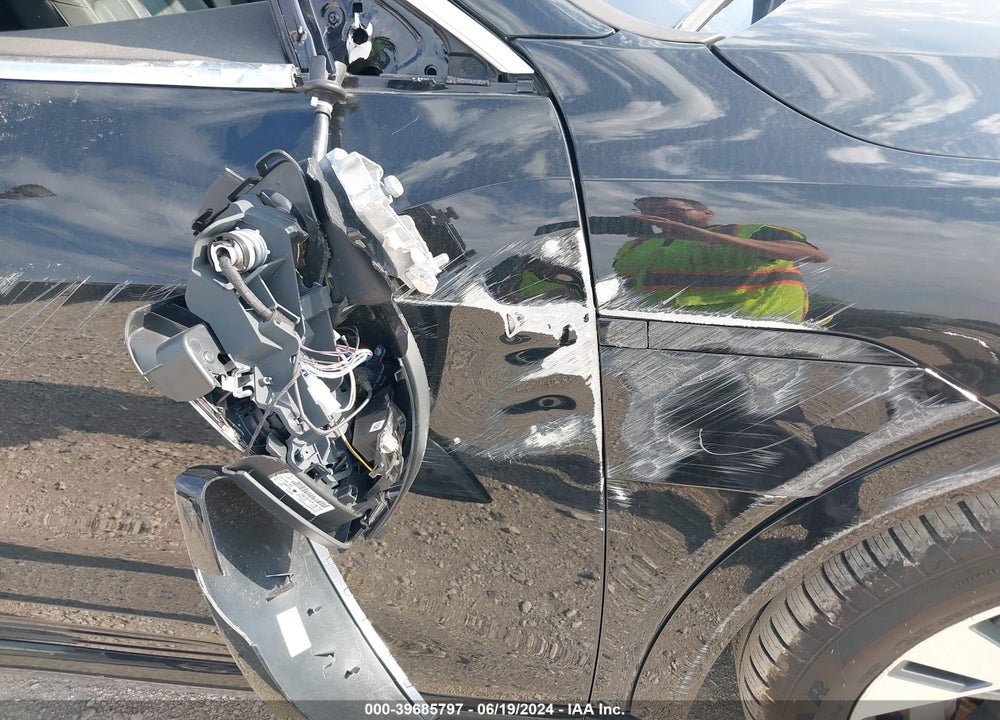 2021 AUDI E-TRON PREMIUM PLUS QUATTRO VIN: WA1LAAGE6MB011400
