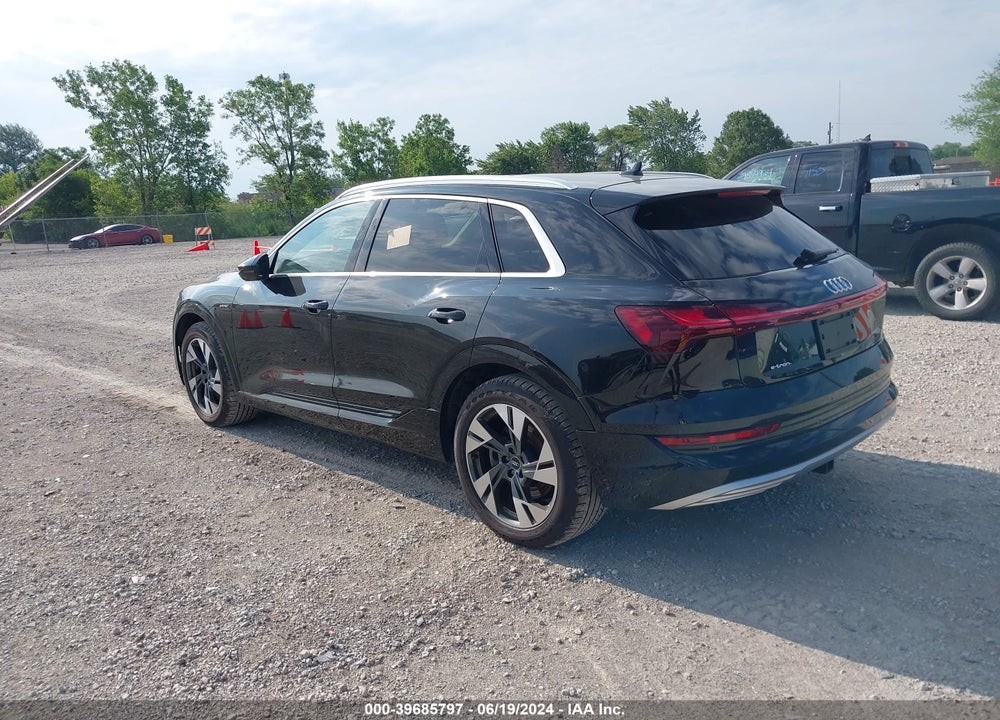 2021 AUDI E-TRON PREMIUM PLUS QUATTRO VIN: WA1LAAGE6MB011400