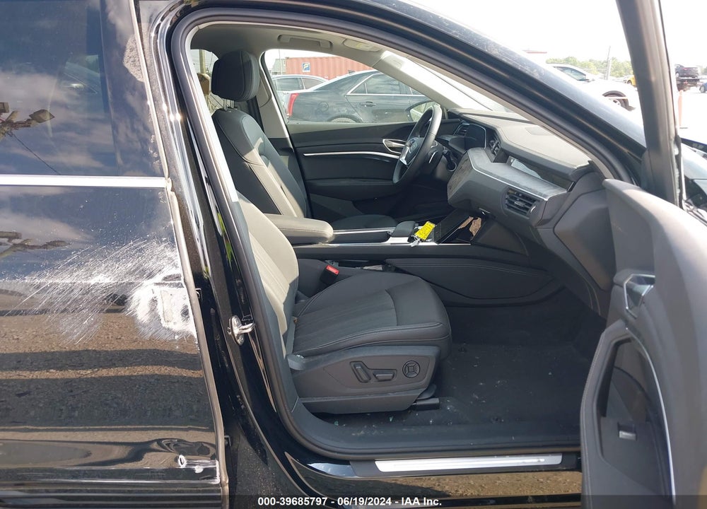 2021 AUDI E-TRON PREMIUM PLUS QUATTRO VIN: WA1LAAGE6MB011400