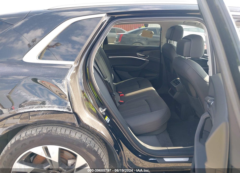 2021 AUDI E-TRON PREMIUM PLUS QUATTRO VIN: WA1LAAGE6MB011400