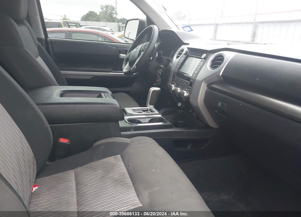 2017 TOYOTA TUNDRA SR5 5.7L V8 VIN: 5TFUW5F15HX658901
