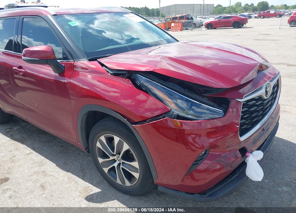 2021 TOYOTA HIGHLANDER XLE VIN: 5TDGZRAH1MS537959