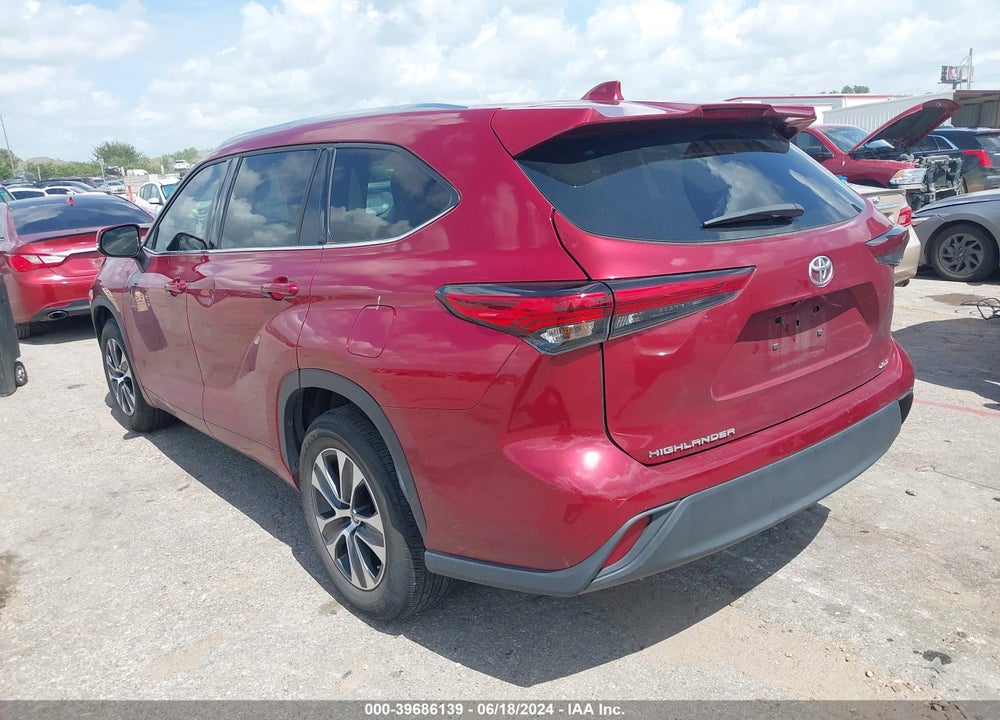 2021 TOYOTA HIGHLANDER XLE VIN: 5TDGZRAH1MS537959