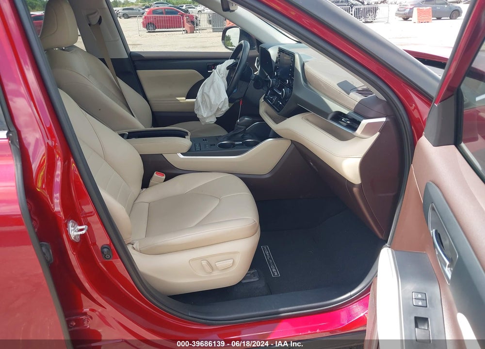 2021 TOYOTA HIGHLANDER XLE VIN: 5TDGZRAH1MS537959