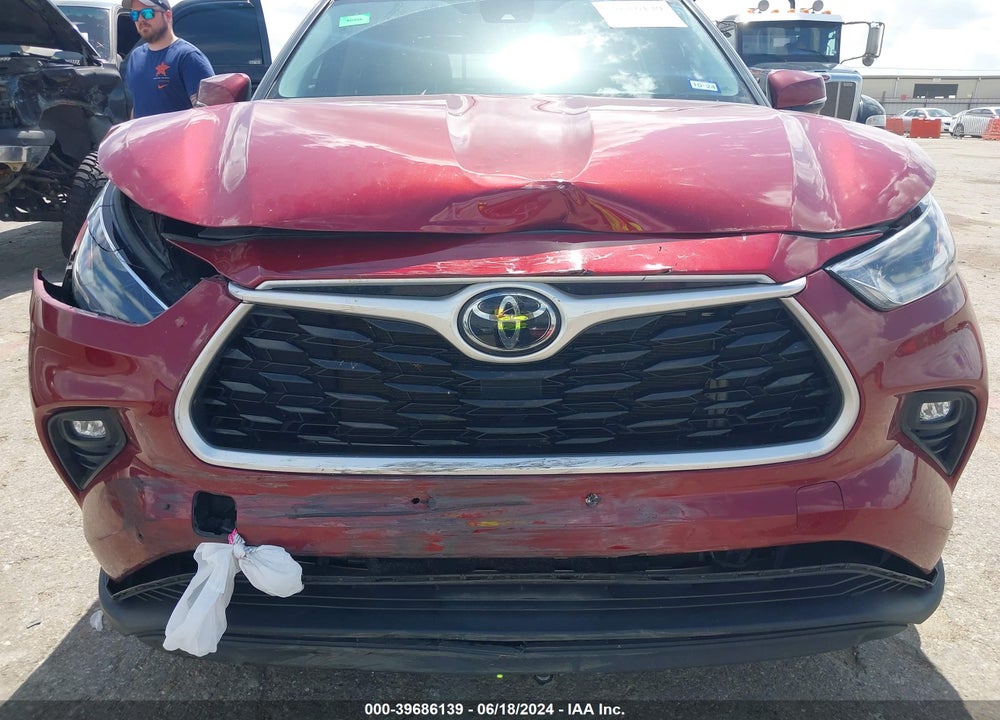 2021 TOYOTA HIGHLANDER XLE VIN: 5TDGZRAH1MS537959