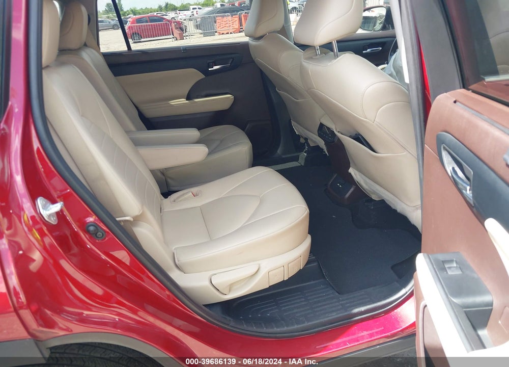 2021 TOYOTA HIGHLANDER XLE VIN: 5TDGZRAH1MS537959