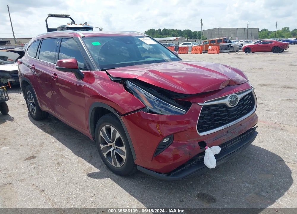 2021 TOYOTA HIGHLANDER XLE VIN: 5TDGZRAH1MS537959