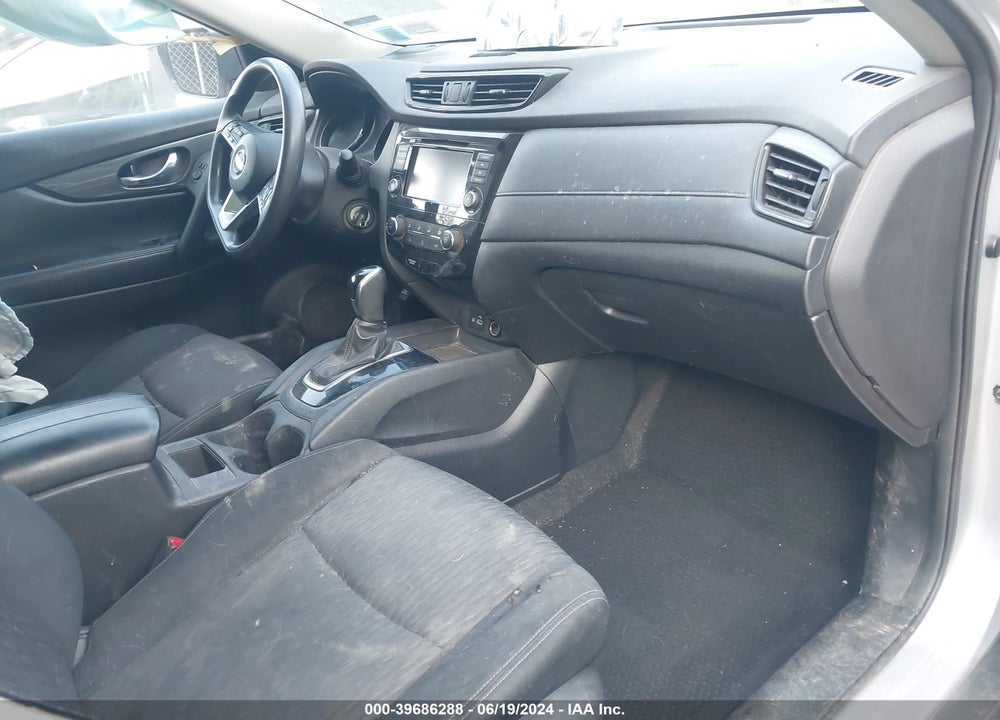 2018 NISSAN ROGUE VIN: JN8AT2MV2JW314569