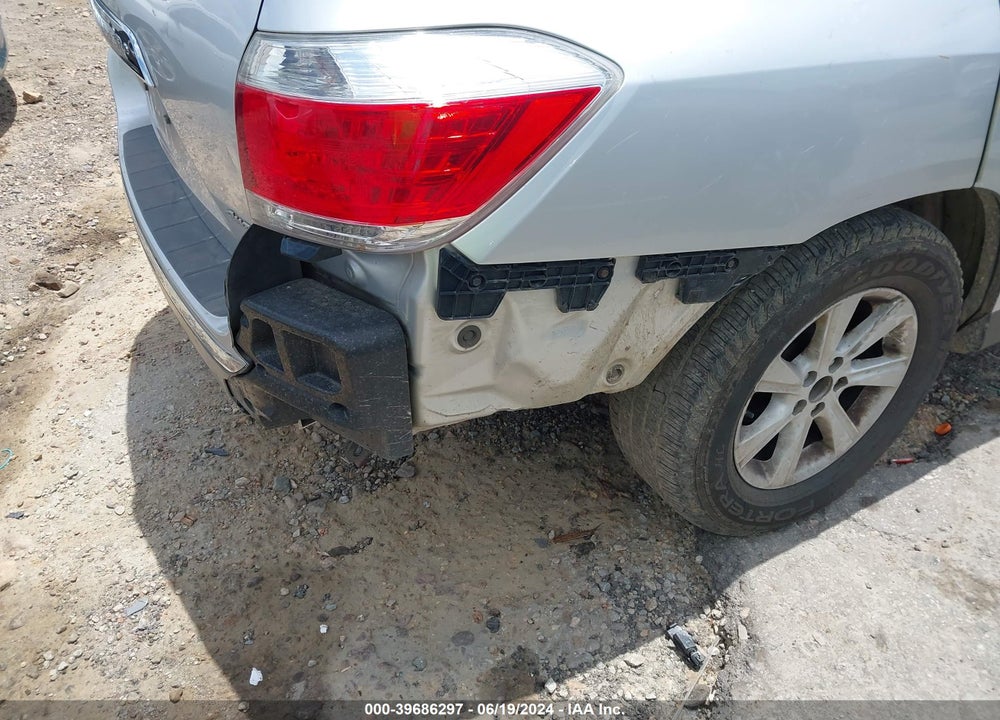 2013 TOYOTA HIGHLANDER SE V6 VIN: 5TDBK3EH2DS273401