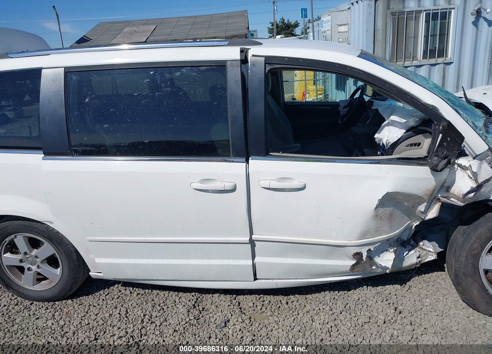 2011 DODGE GRAND CARAVAN CREW VIN: 2D4RN5DG2BR755448