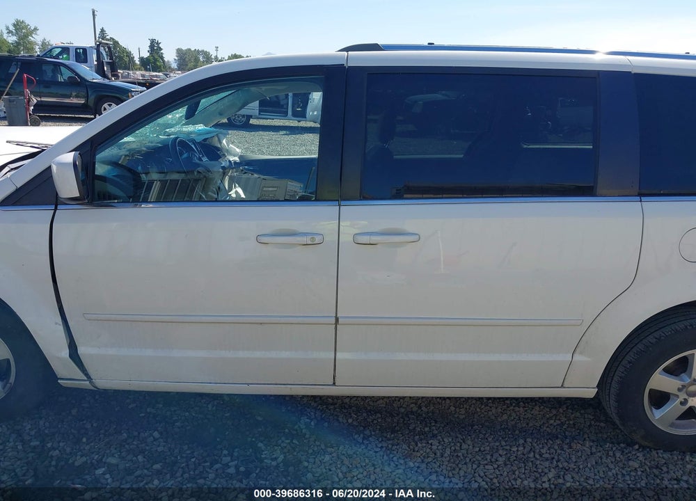 2011 DODGE GRAND CARAVAN CREW VIN: 2D4RN5DG2BR755448