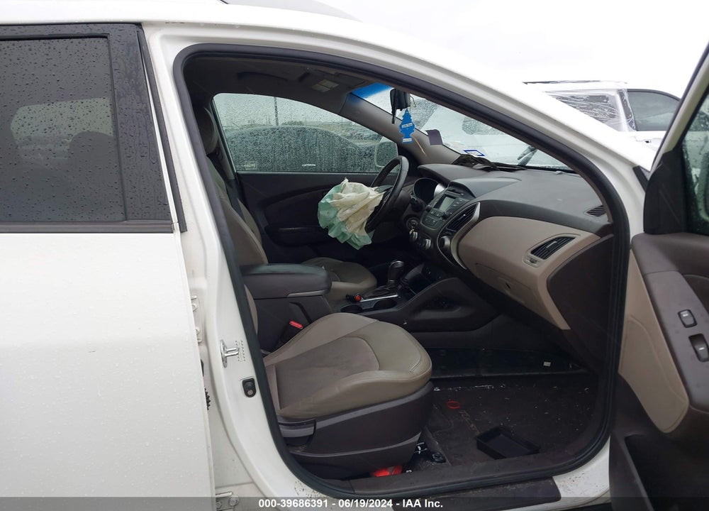 2015 HYUNDAI TUCSON SE VIN: KM8JU3AG1FU056919