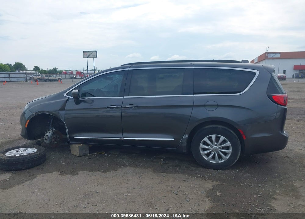 2017 CHRYSLER PACIFICA TOURING L VIN: 2C4RC1BG0HR507920