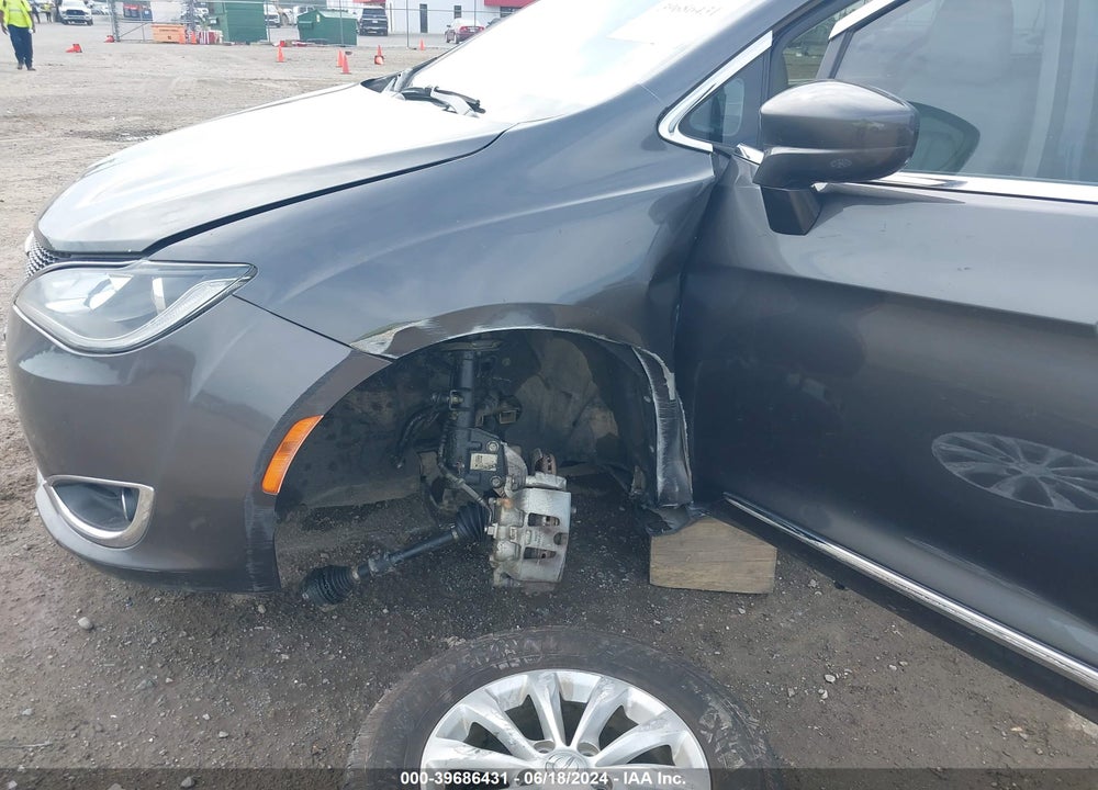 2017 CHRYSLER PACIFICA TOURING L VIN: 2C4RC1BG0HR507920