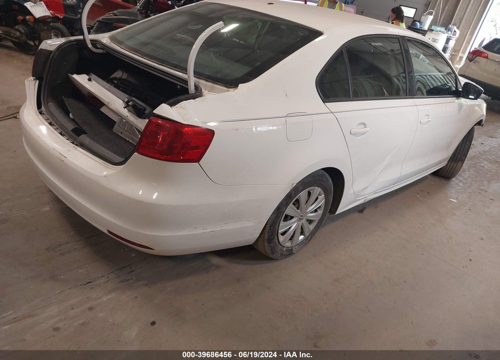 2013 VOLKSWAGEN JETTA 2.0L S VIN: 3VW2K7AJ5DM382173