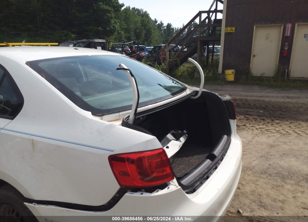 2013 VOLKSWAGEN JETTA 2.0L S VIN: 3VW2K7AJ5DM382173