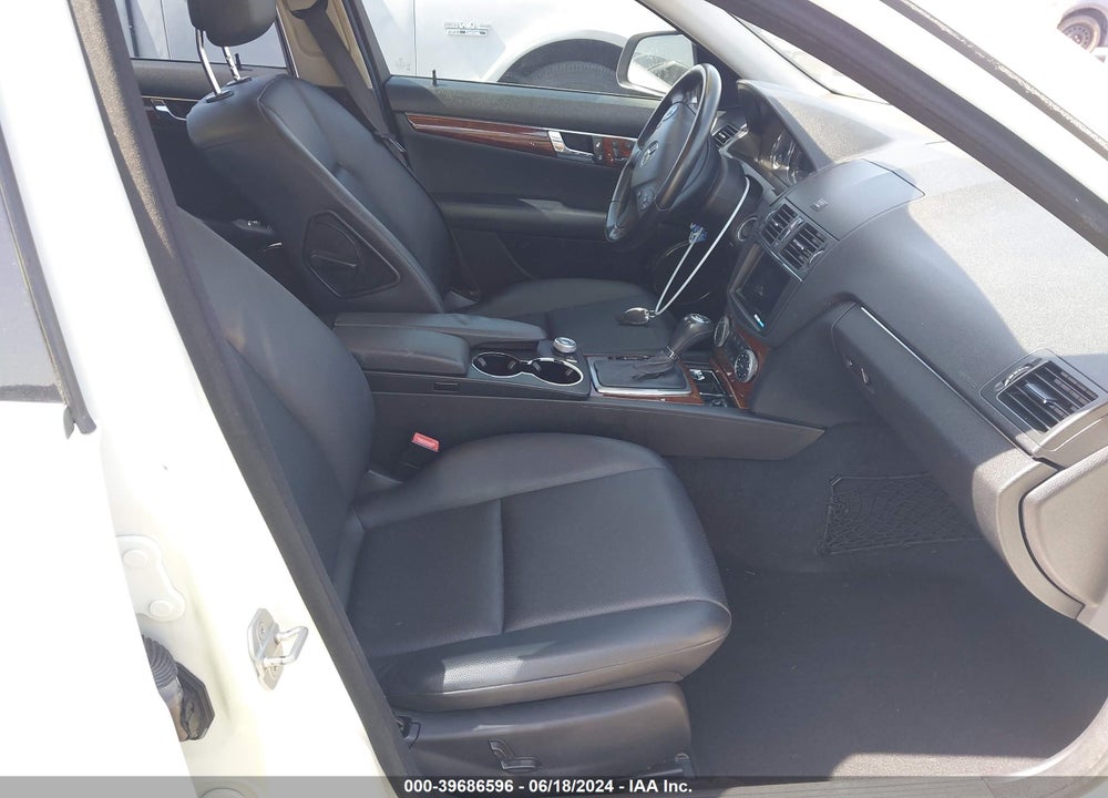 2009 MERCEDES-BENZ C 300 LUXURY/SPORT VIN: WDDGF54X29R049619