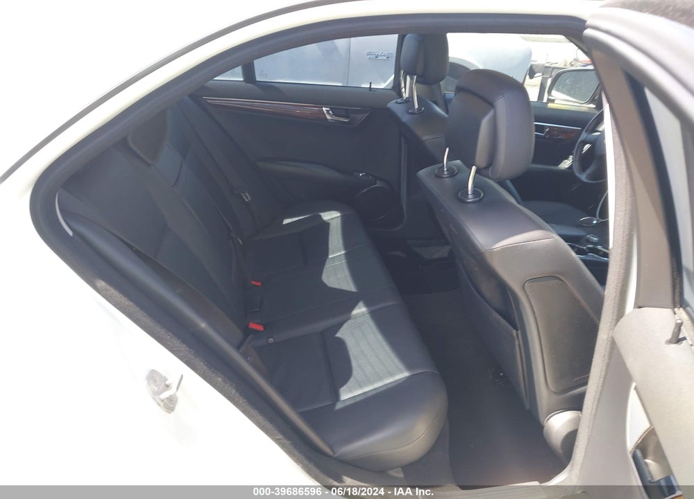 2009 MERCEDES-BENZ C 300 LUXURY/SPORT VIN: WDDGF54X29R049619