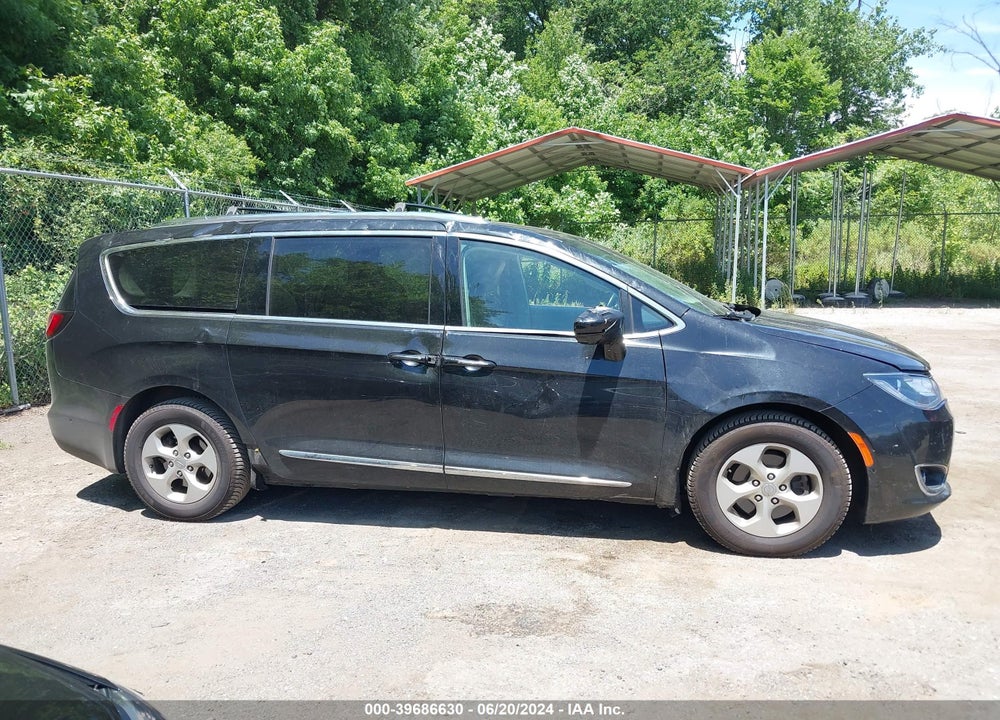 2017 CHRYSLER PACIFICA TOURING L PLUS VIN: 2C4RC1EG8HR528557