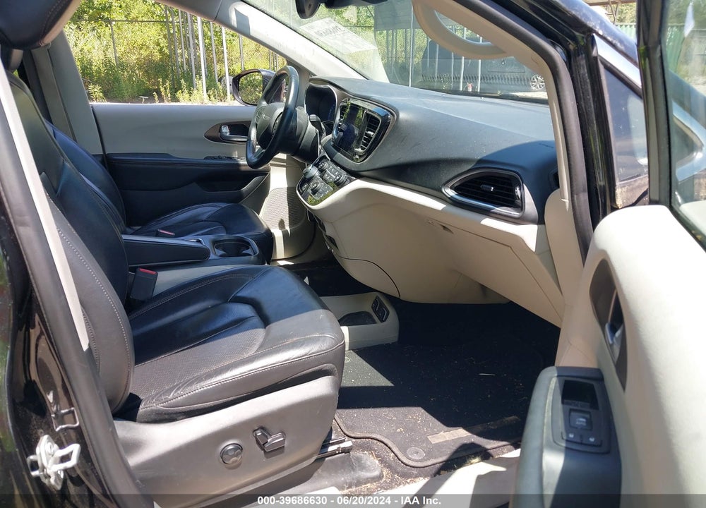 2017 CHRYSLER PACIFICA TOURING L PLUS VIN: 2C4RC1EG8HR528557