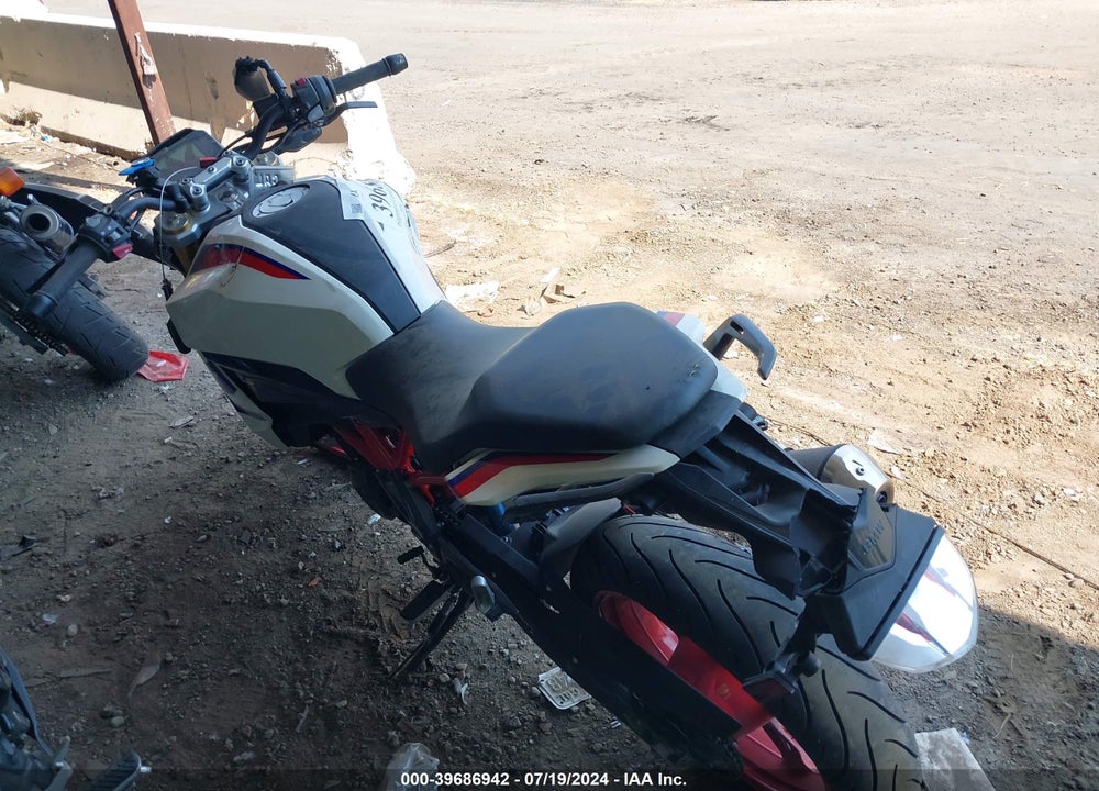 2022 BMW G310 R VIN: WB30G4309NRA33054