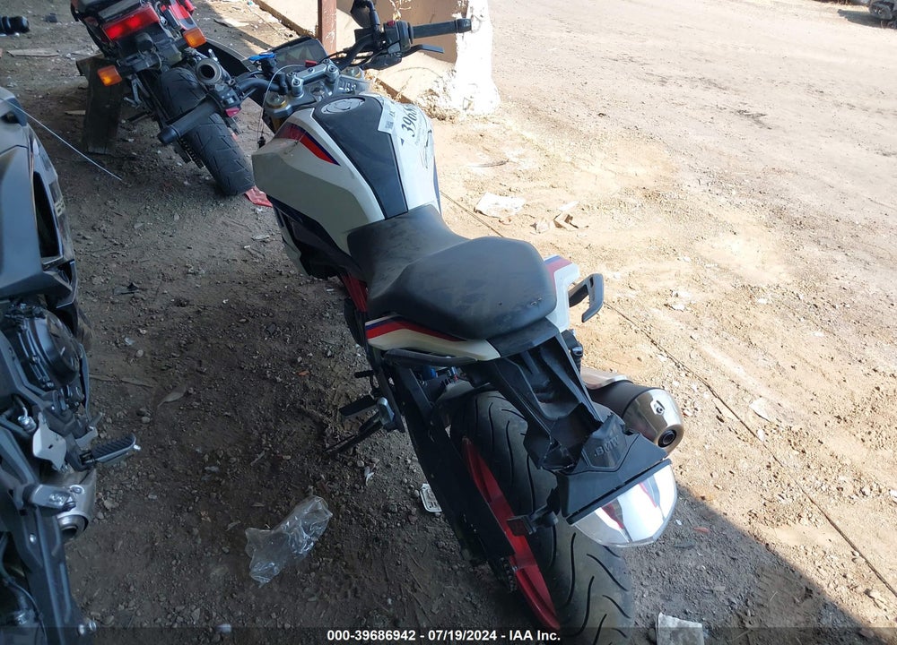 2022 BMW G310 R VIN: WB30G4309NRA33054
