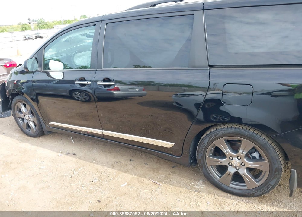 2017 TOYOTA SIENNA SE PREMIUM 8 PASSENGER VIN: 5TDXZ3DC7HS820420