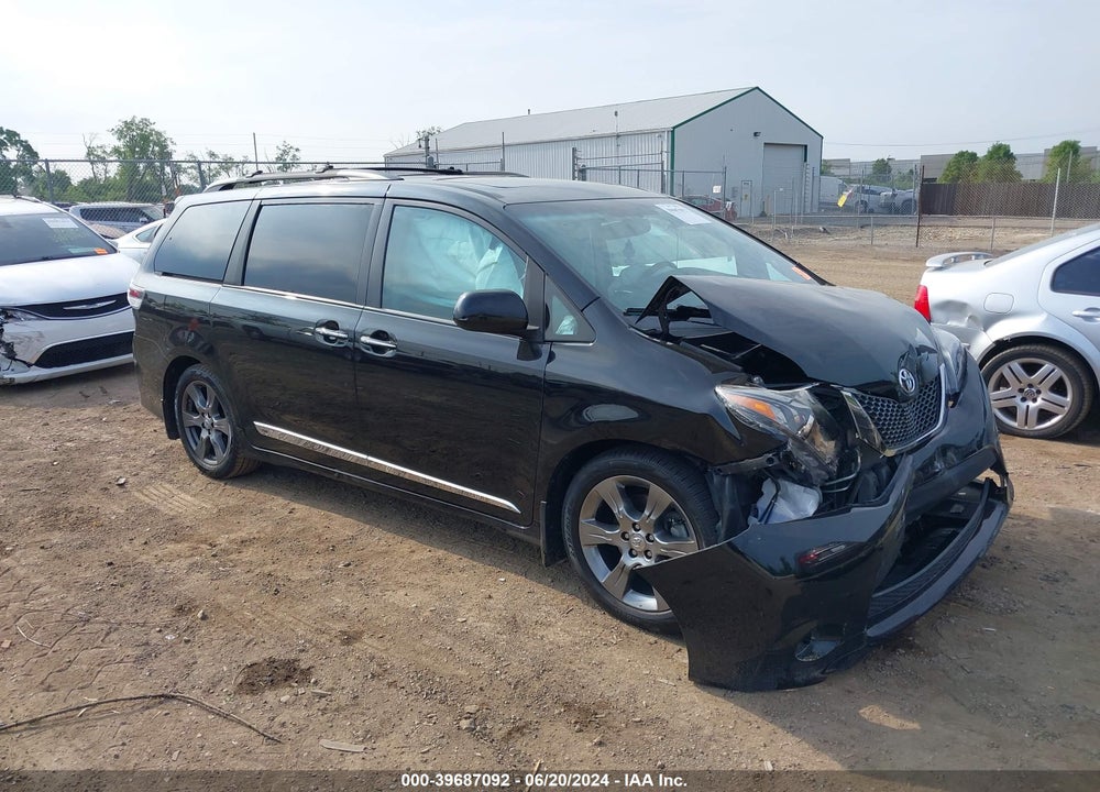 2017 TOYOTA SIENNA SE PREMIUM 8 PASSENGER VIN: 5TDXZ3DC7HS820420
