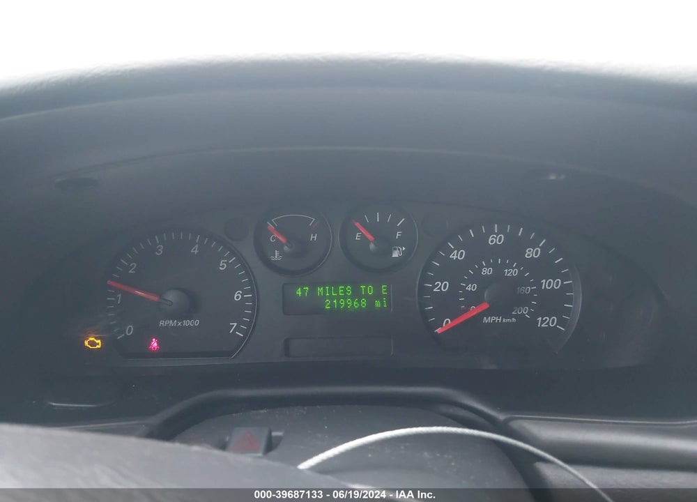 2005 FORD TAURUS SE VIN: 1FAFP53225A113925