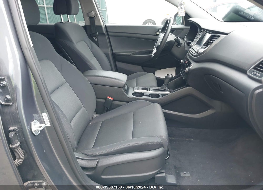 2018 HYUNDAI TUCSON VALUE VIN: KM8J33A28JU836657