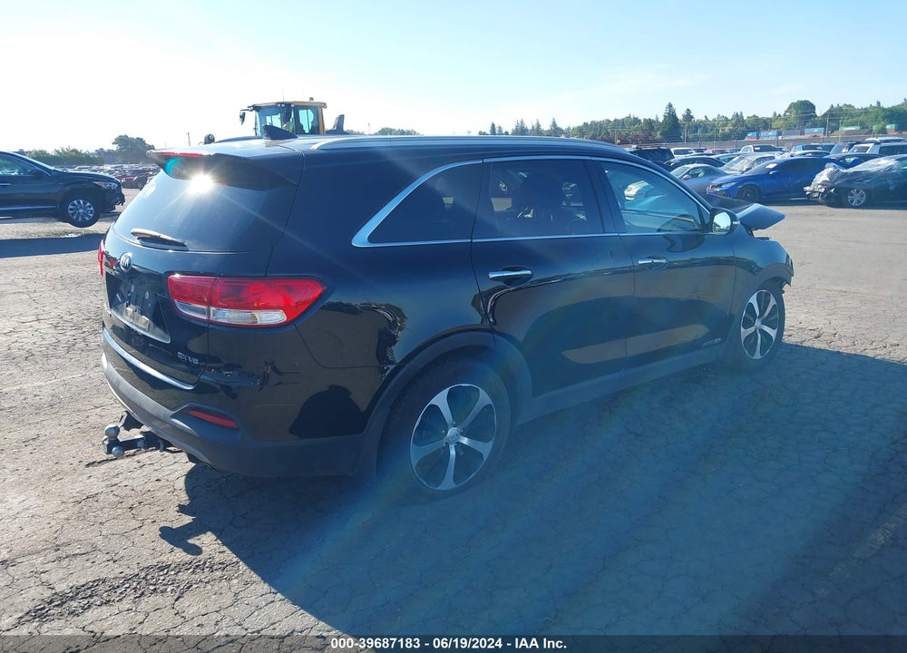 2018 KIA SORENTO 3.3L EX VIN: 5XYPHDA52JG374453
