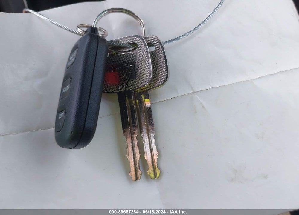 2004 TOYOTA MATRIX/XR VIN: 2T1KR32E44C219614