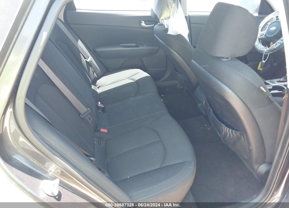 2018 KIA OPTIMA LX VIN: KNAGT4L36J5211093