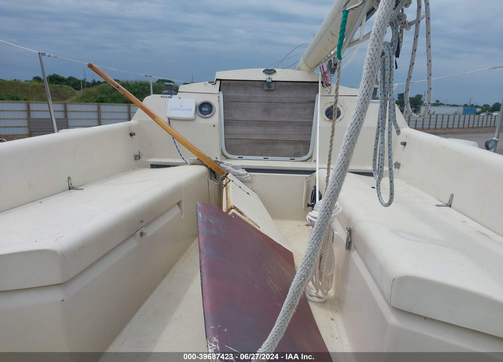 1985 HUNTER 31FT SAILBOAT VIN: HUN26385K485