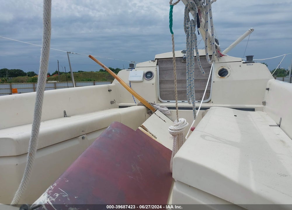 1985 HUNTER 31FT SAILBOAT VIN: HUN26385K485