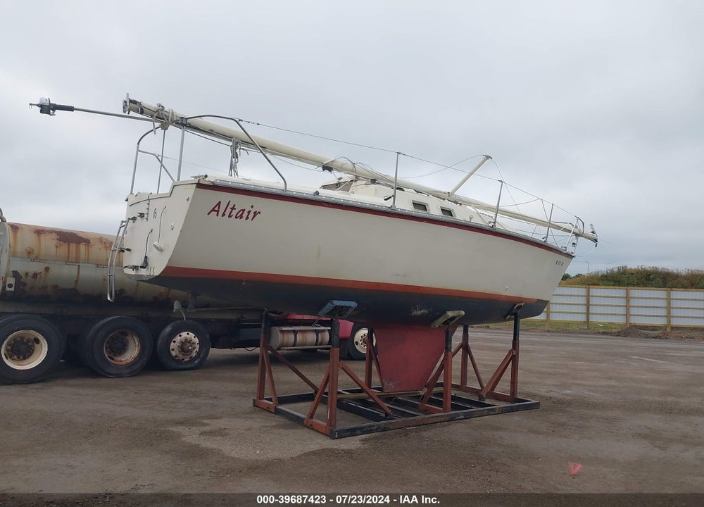 1985 HUNTER 31FT SAILBOAT VIN: HUN26385K485