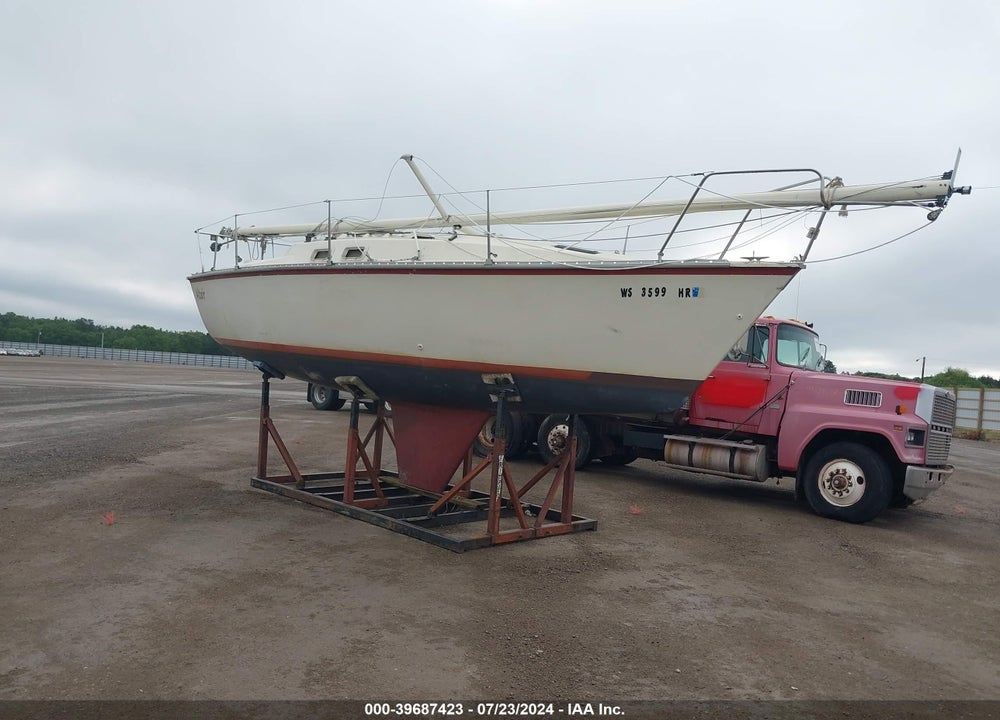 1985 HUNTER 31FT SAILBOAT VIN: HUN26385K485