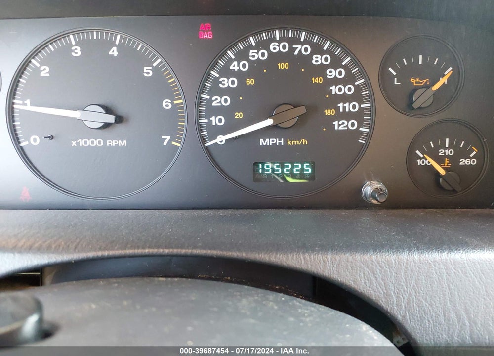 2002 JEEP GRAND CHEROKEE LAREDO VIN: 1J4GW48S42C302591
