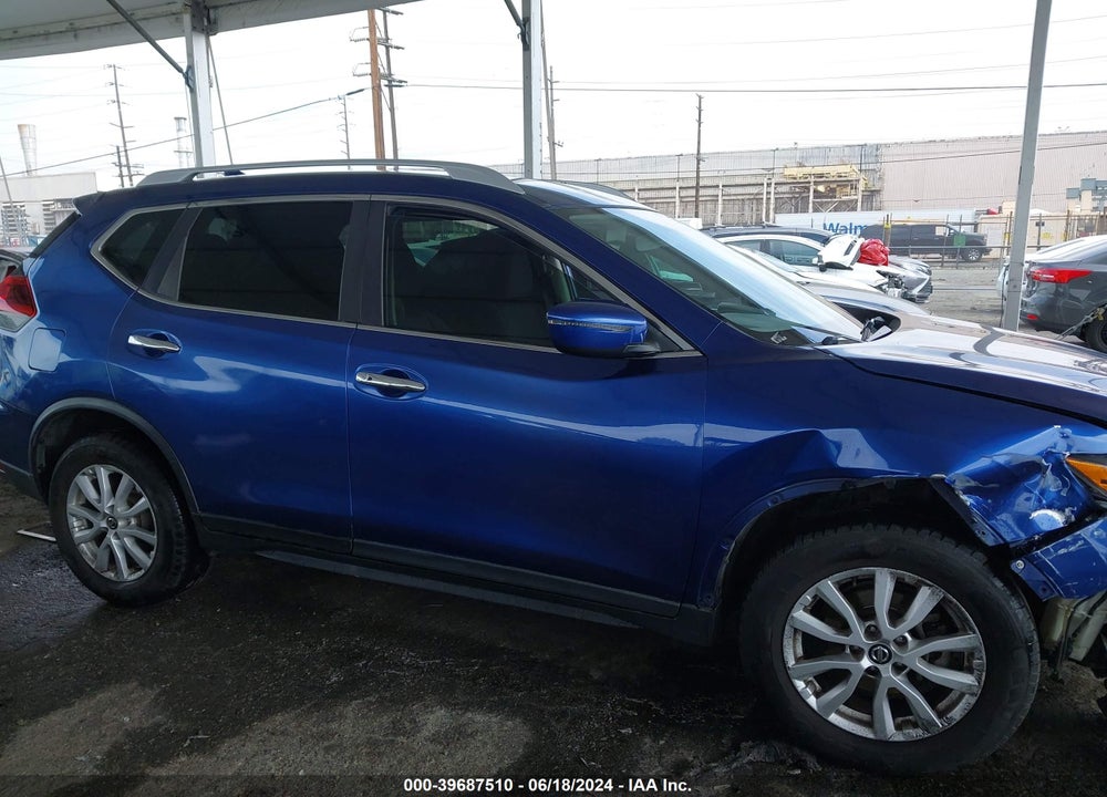 2018 NISSAN ROGUE SV VIN: KNMAT2MT6JP509496